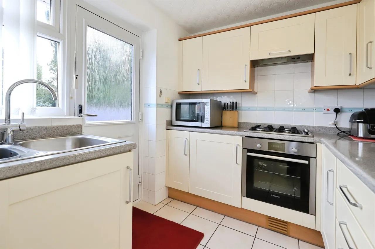 Warstones Crescent, Penn, Wolverhampton, photo 6