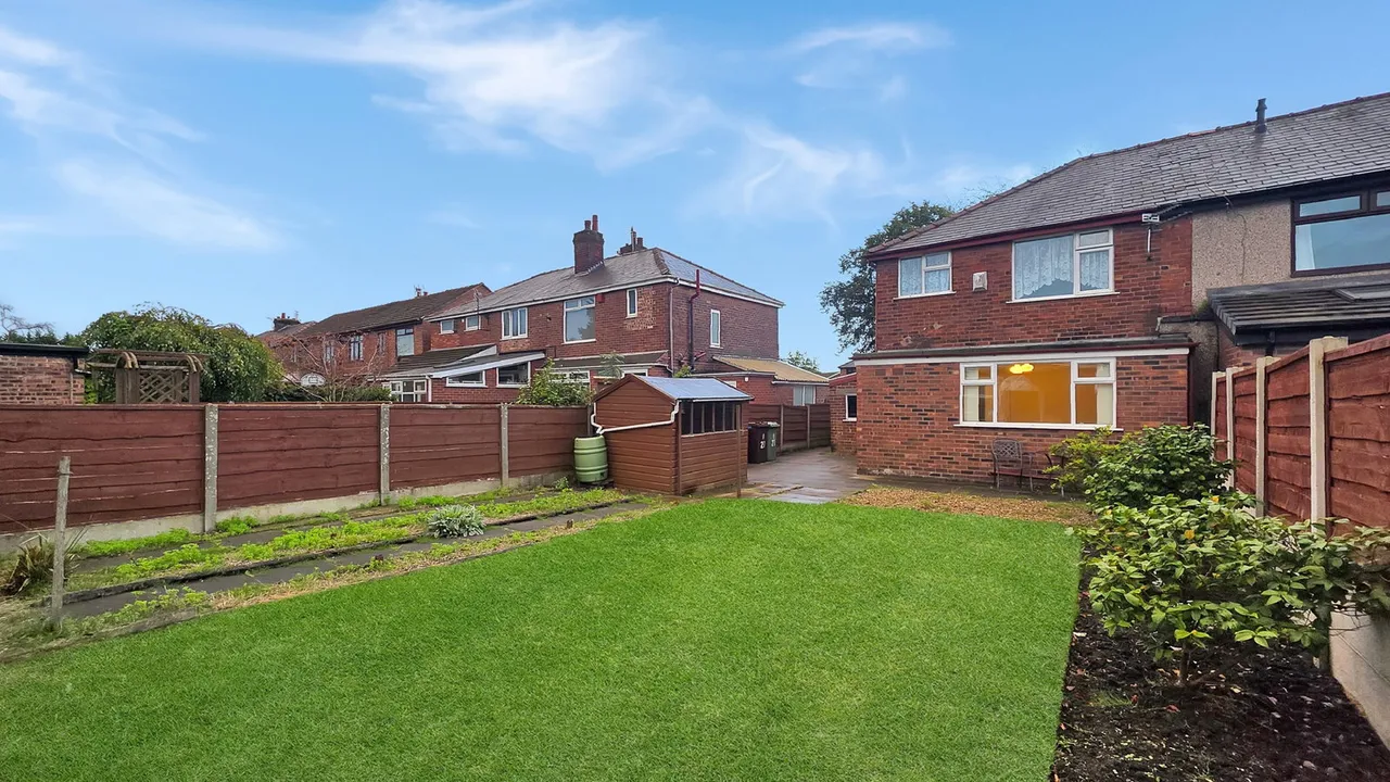 Coach Road, Astley, M29, photo 5