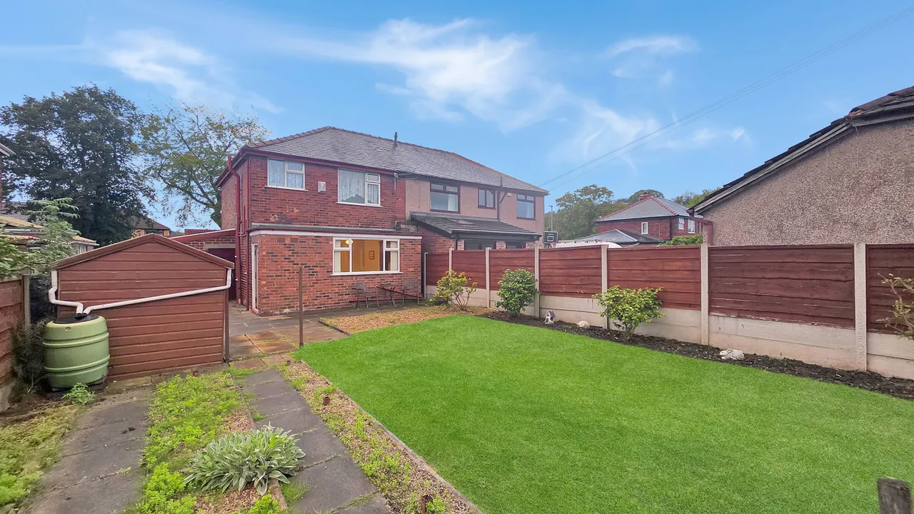 Coach Road, Astley, M29, photo 6