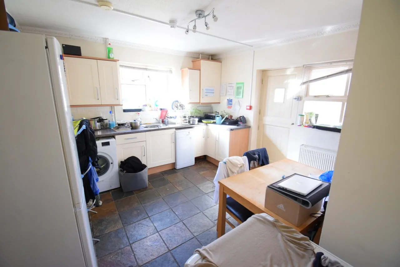 Woburn Road, Bedford, photo 4