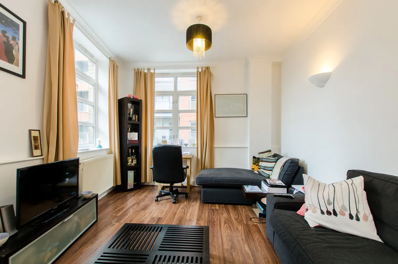 7 Albany Court, 18 Plumbers Row, London, photo 2