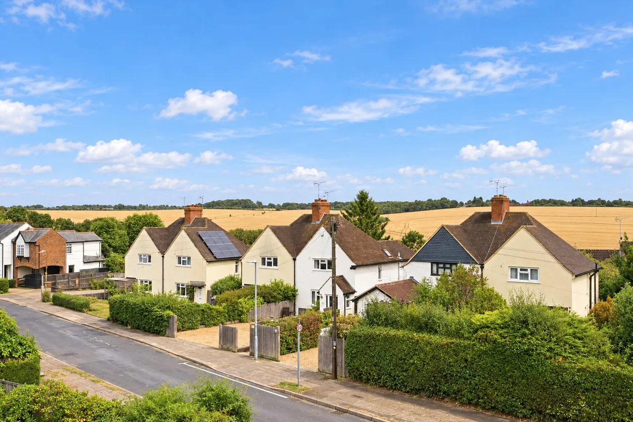 High Street, Codicote, SG4, photo 21