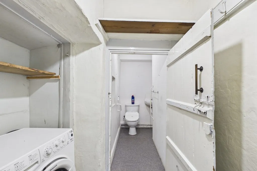 Wellheads Lane, Sedgwick, LA8, photo 28