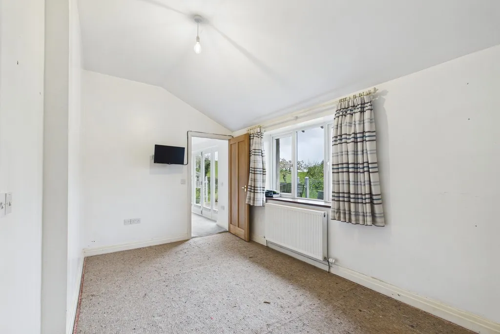 Wellheads Lane, Sedgwick, LA8, photo 12