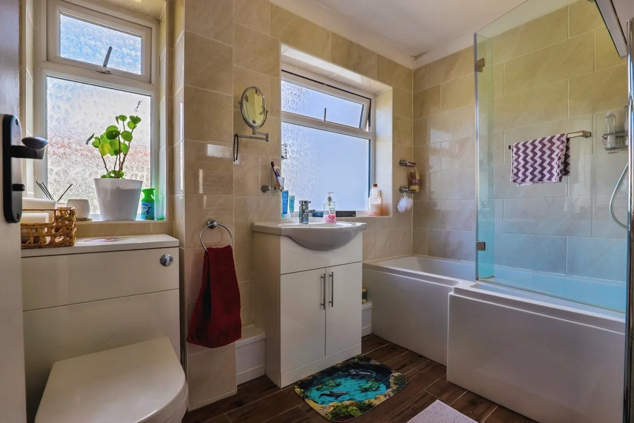 Castlerough Lane, Kemsley, Sittingbourne, Kent, ME10, photo 12