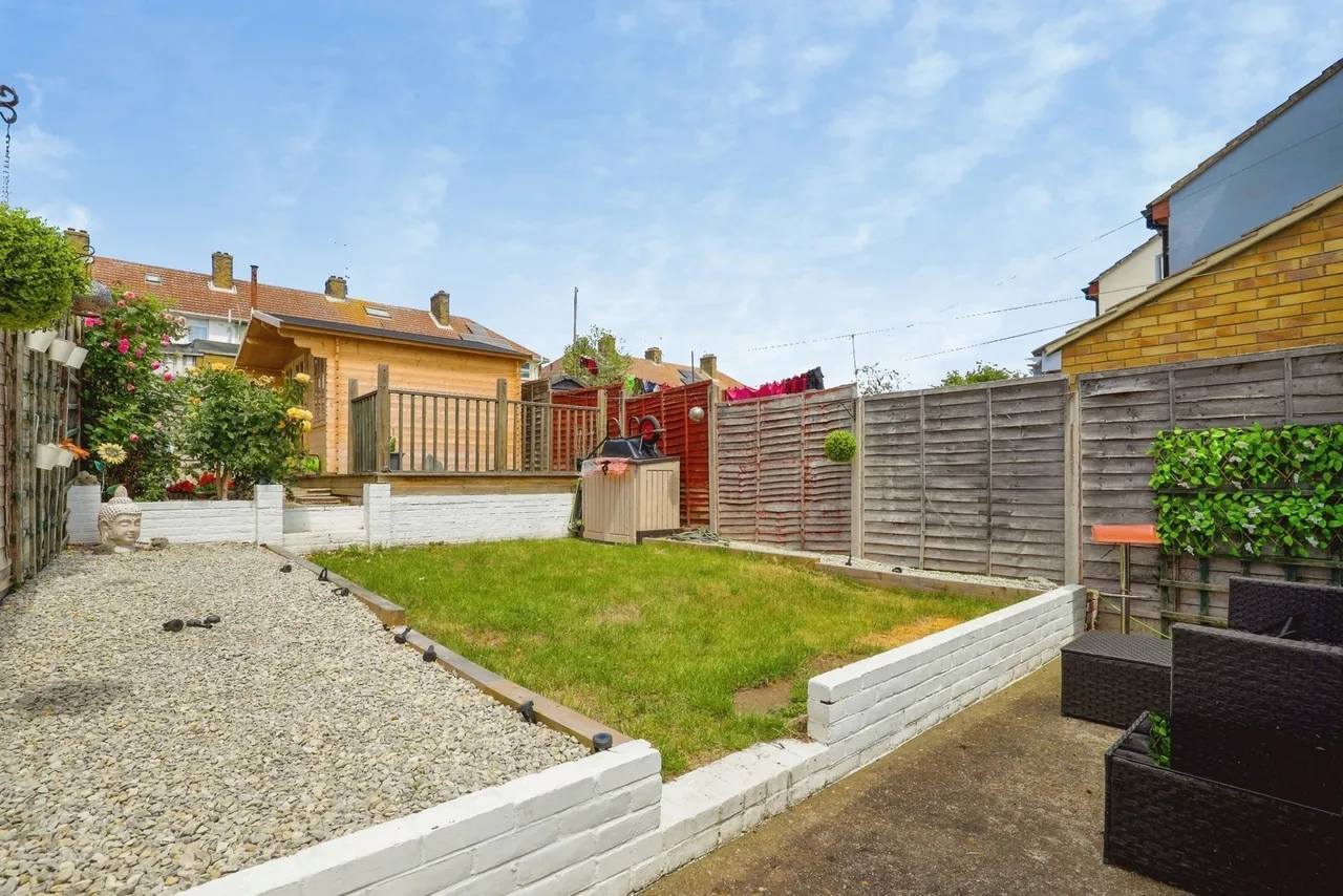 Castlerough Lane, Kemsley, Sittingbourne, Kent, ME10, photo 11