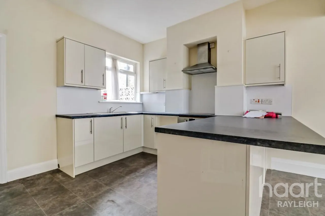Glenwood Avenue, Westcliff-On-Sea, SS0, photo 3