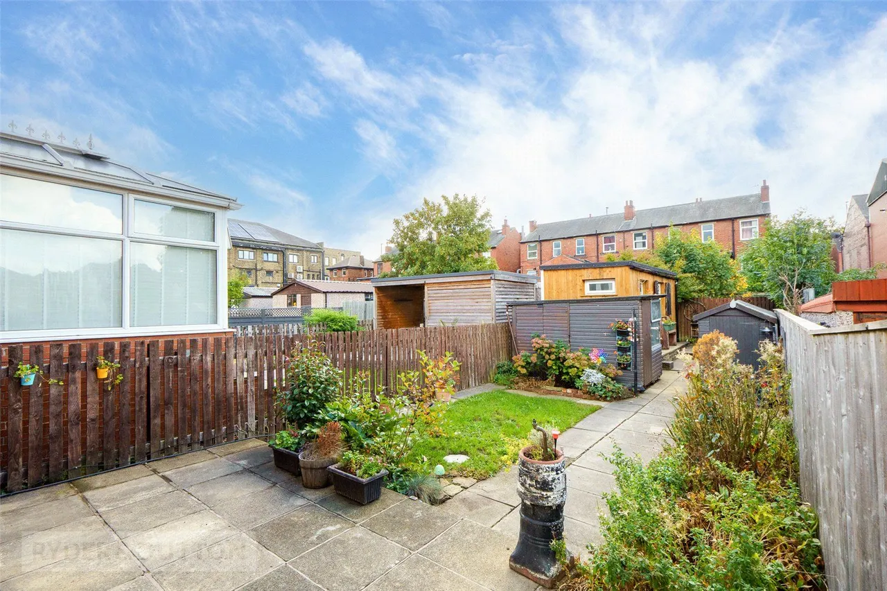Sunnymead, Waterloo, HD5, photo 20