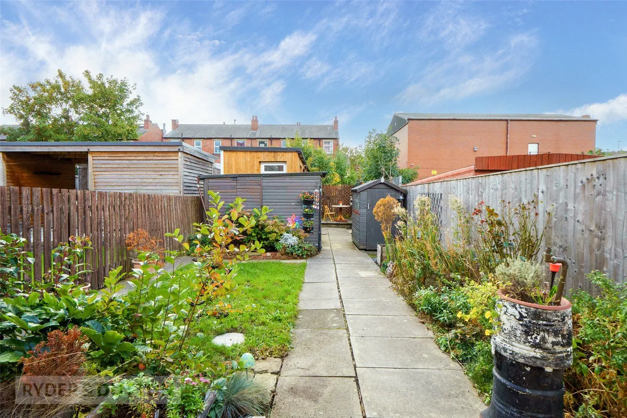 Sunnymead, Waterloo, HD5, photo 21