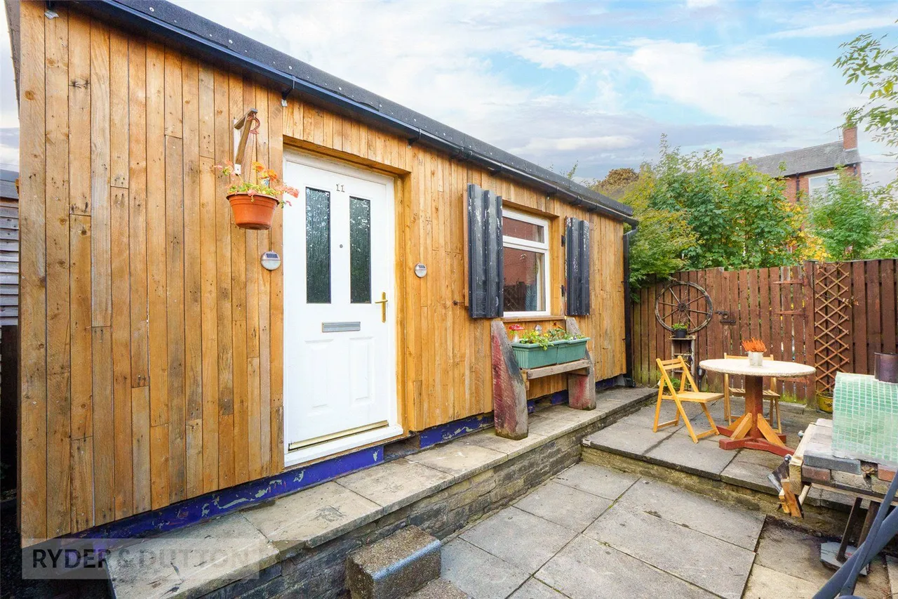 Sunnymead, Waterloo, HD5, photo 15