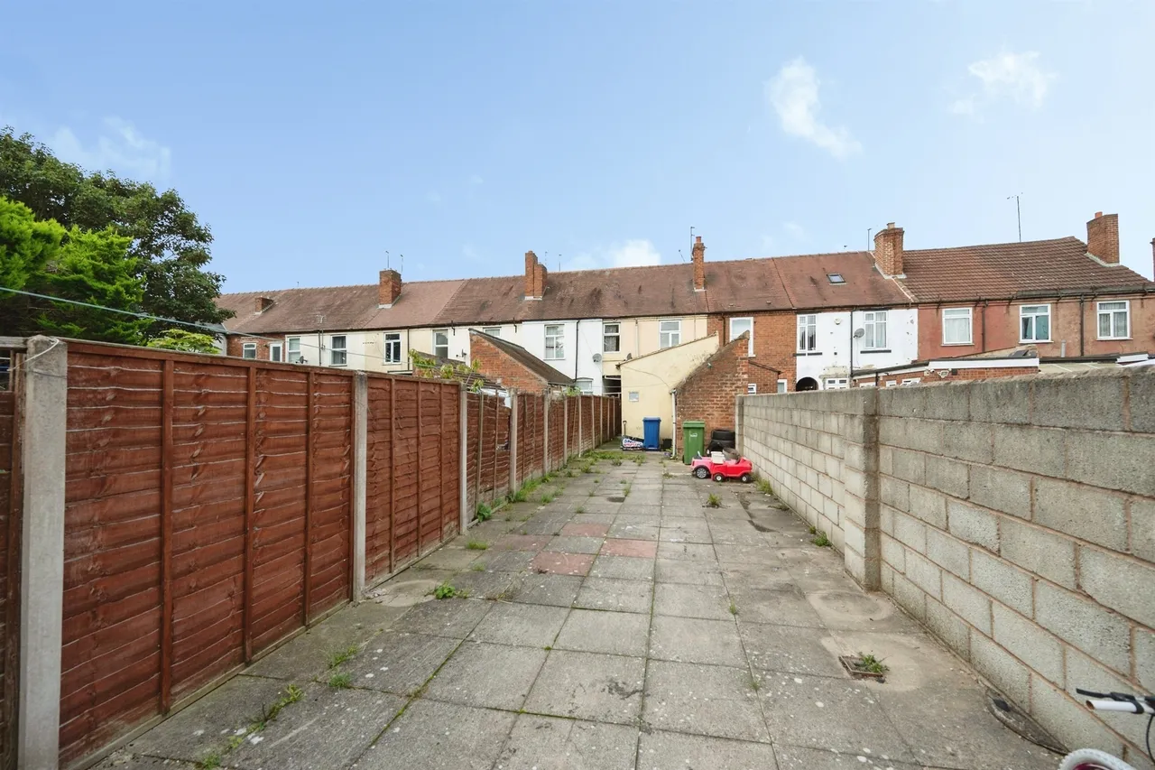 Cinder Bank, Dudley, DY2, photo 19