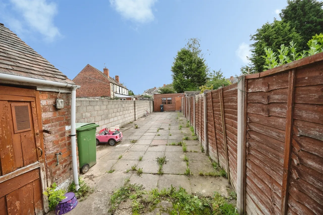 Cinder Bank, Dudley, DY2, photo 20