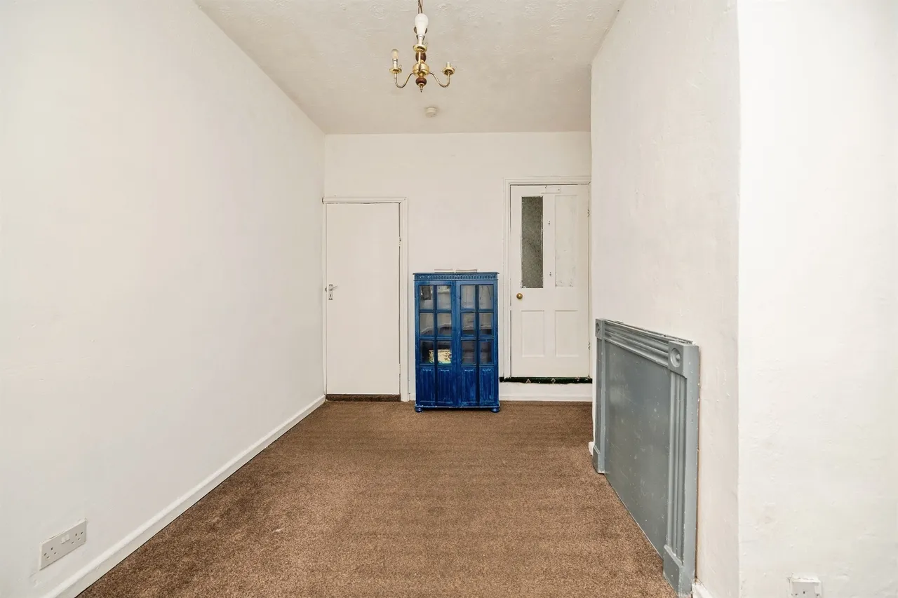 Cinder Bank, Dudley, DY2, photo 8