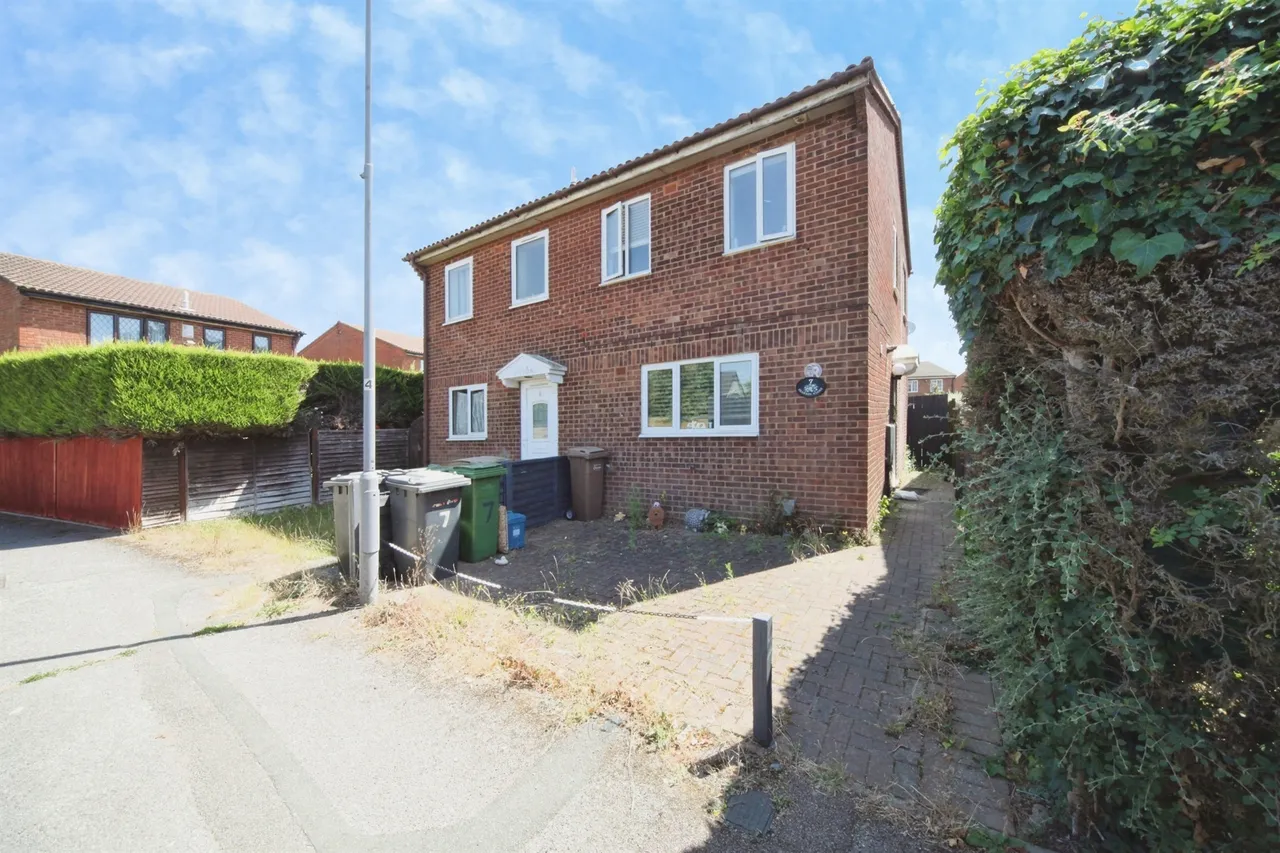2 bed house for sale, Branton Close, Luton, LU2