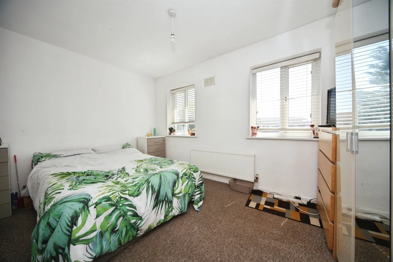 Branton Close, Luton, LU2, photo 5