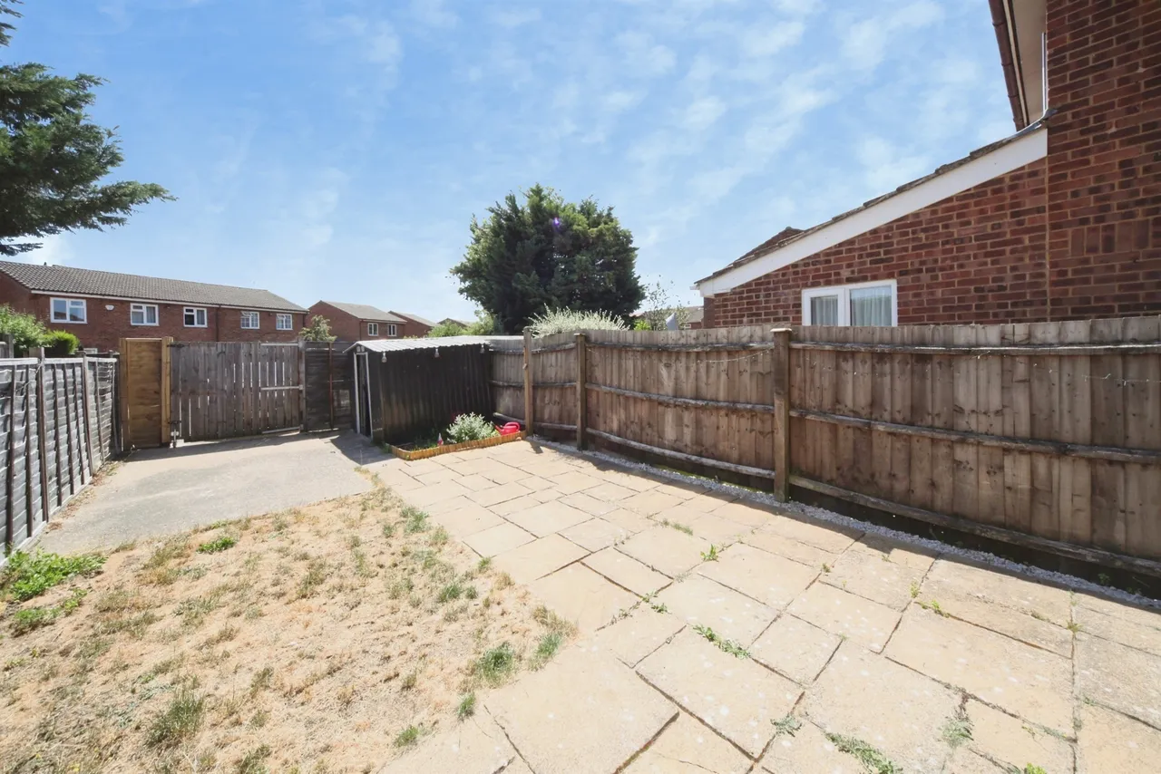 Branton Close, Luton, LU2, photo 8