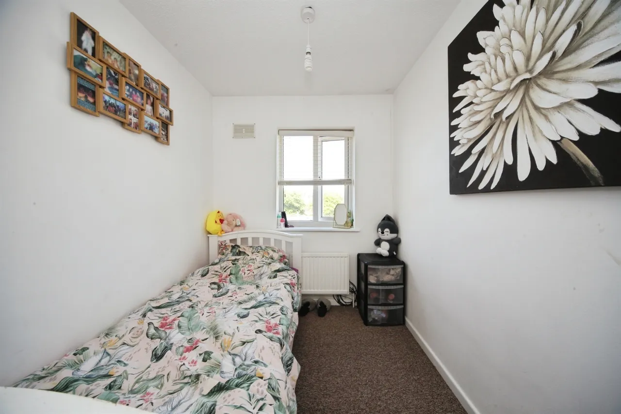 Branton Close, Luton, LU2, photo 6