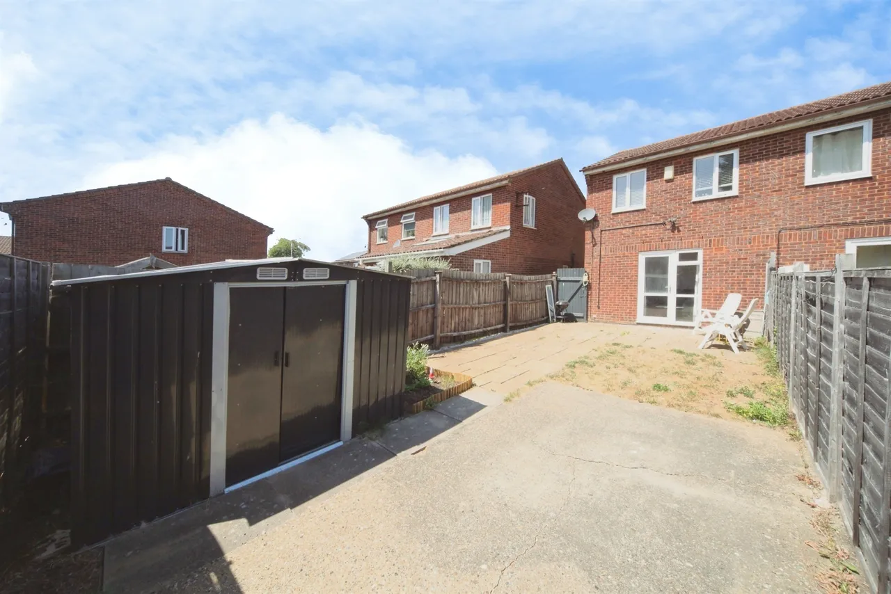 Branton Close, Luton, LU2, photo 9