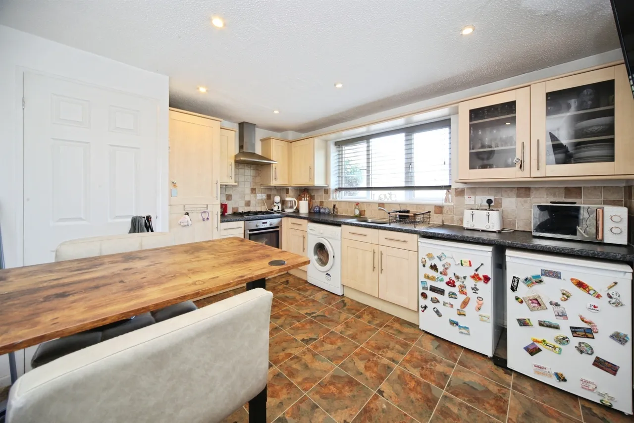 Branton Close, Luton, LU2, photo 3