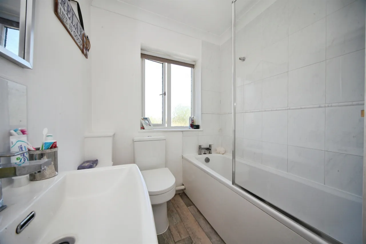 Branton Close, Luton, LU2, photo 7