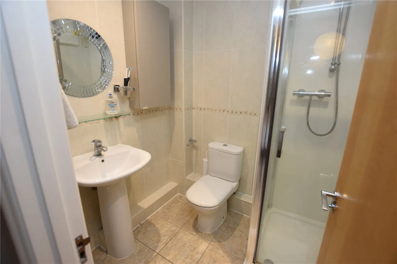 Guildford Road East, Farnborough, Hampshire, GU14 6TU, photo 10