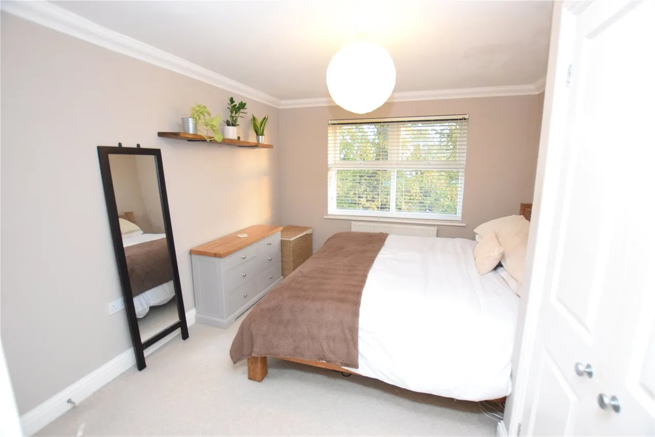 Guildford Road East, Farnborough, Hampshire, GU14 6TU, photo 9