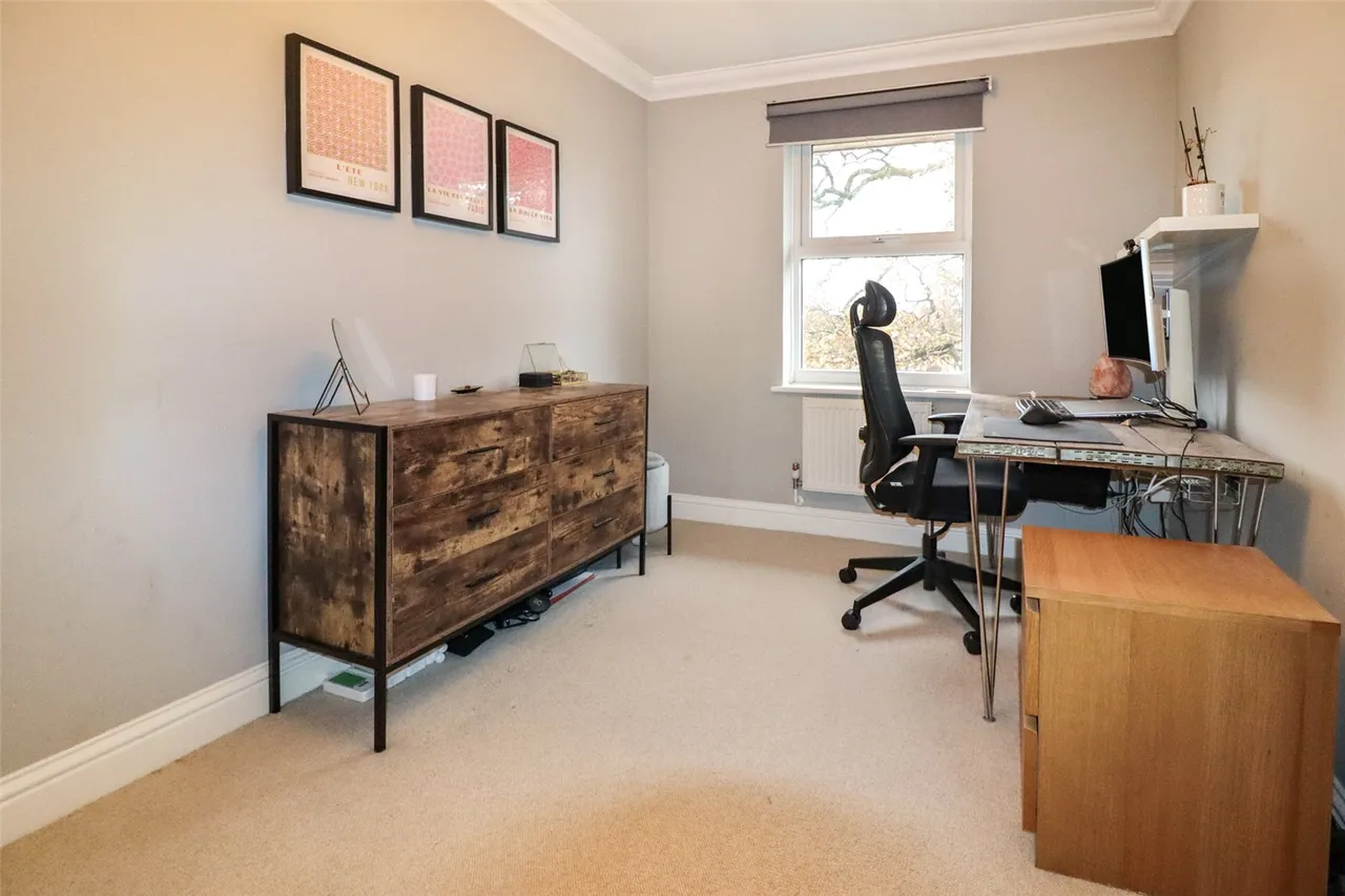 Guildford Road East, Farnborough, Hampshire, GU14 6TU, photo 12