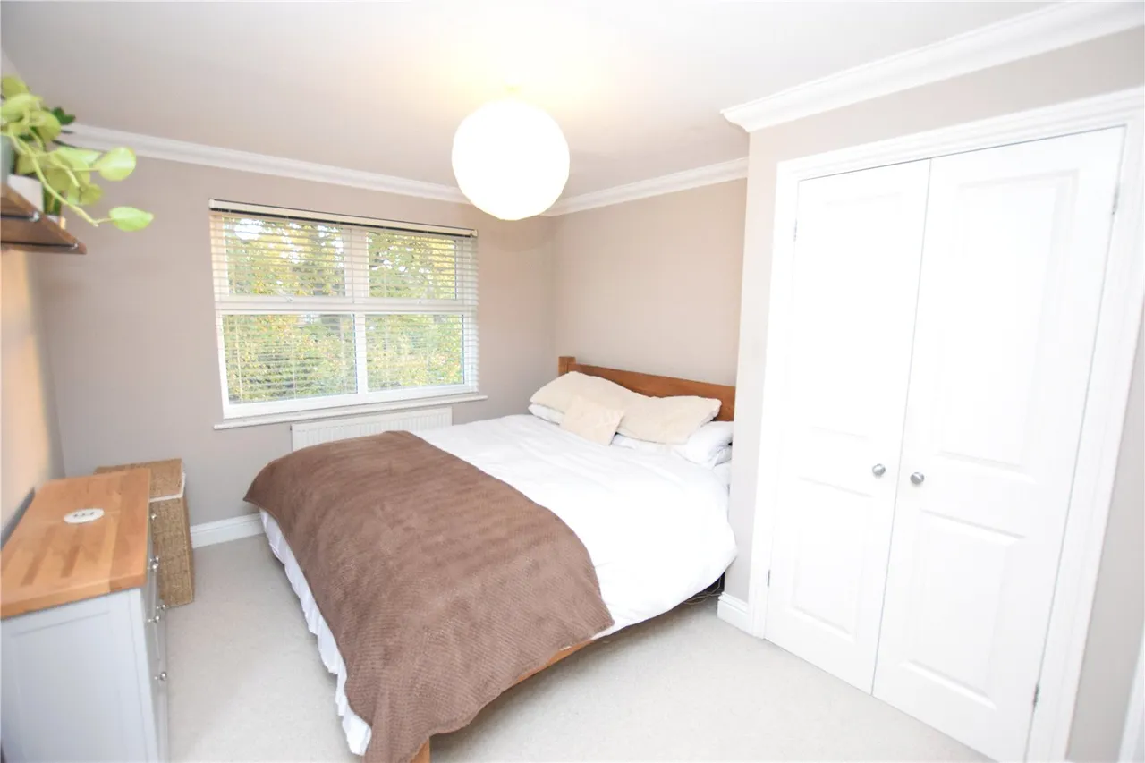 Guildford Road East, Farnborough, Hampshire, GU14 6TU, photo 8