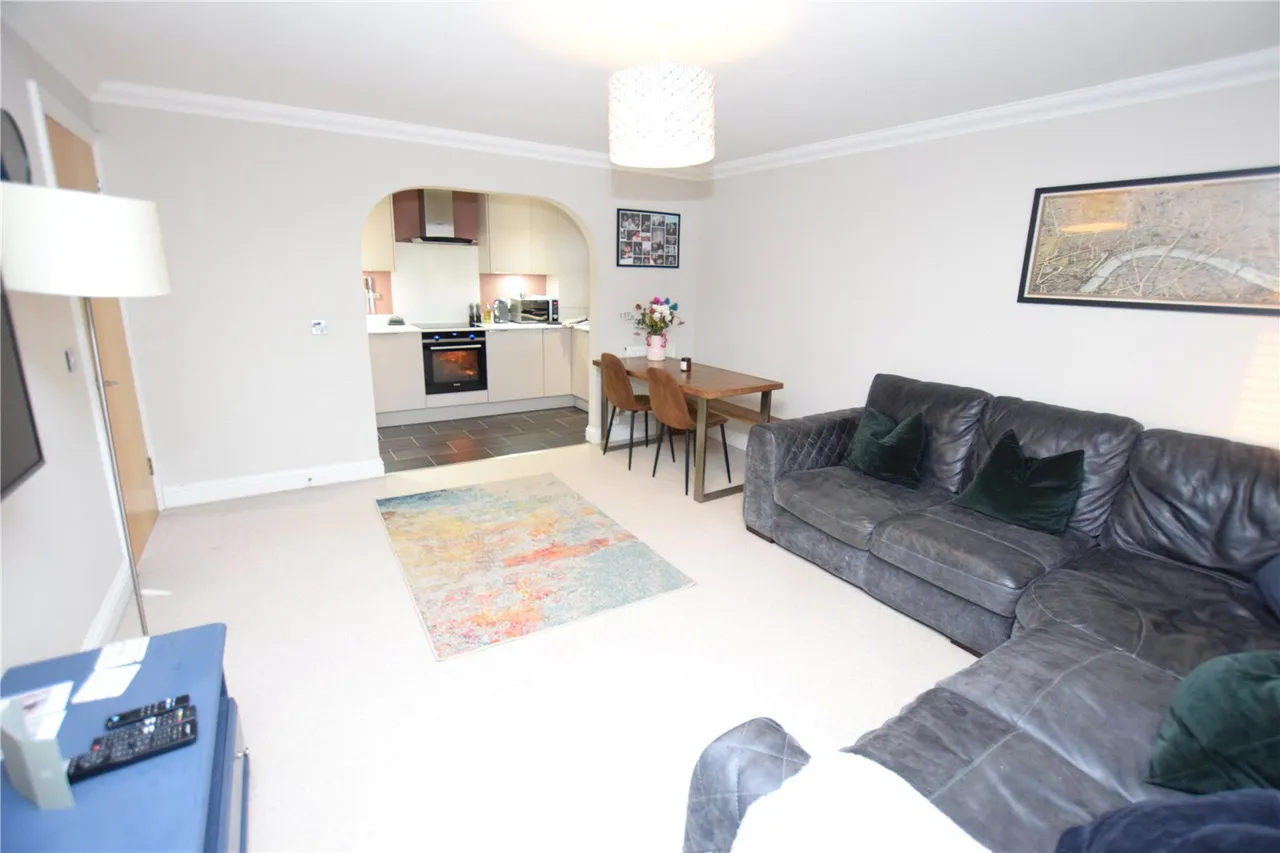 Guildford Road East, Farnborough, Hampshire, GU14 6TU, photo 7