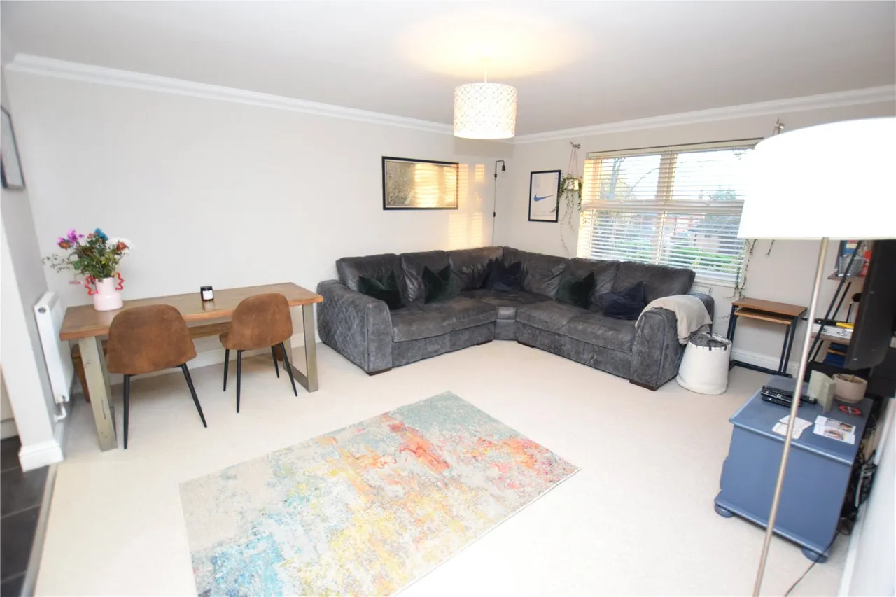 Guildford Road East, Farnborough, Hampshire, GU14 6TU, photo 4