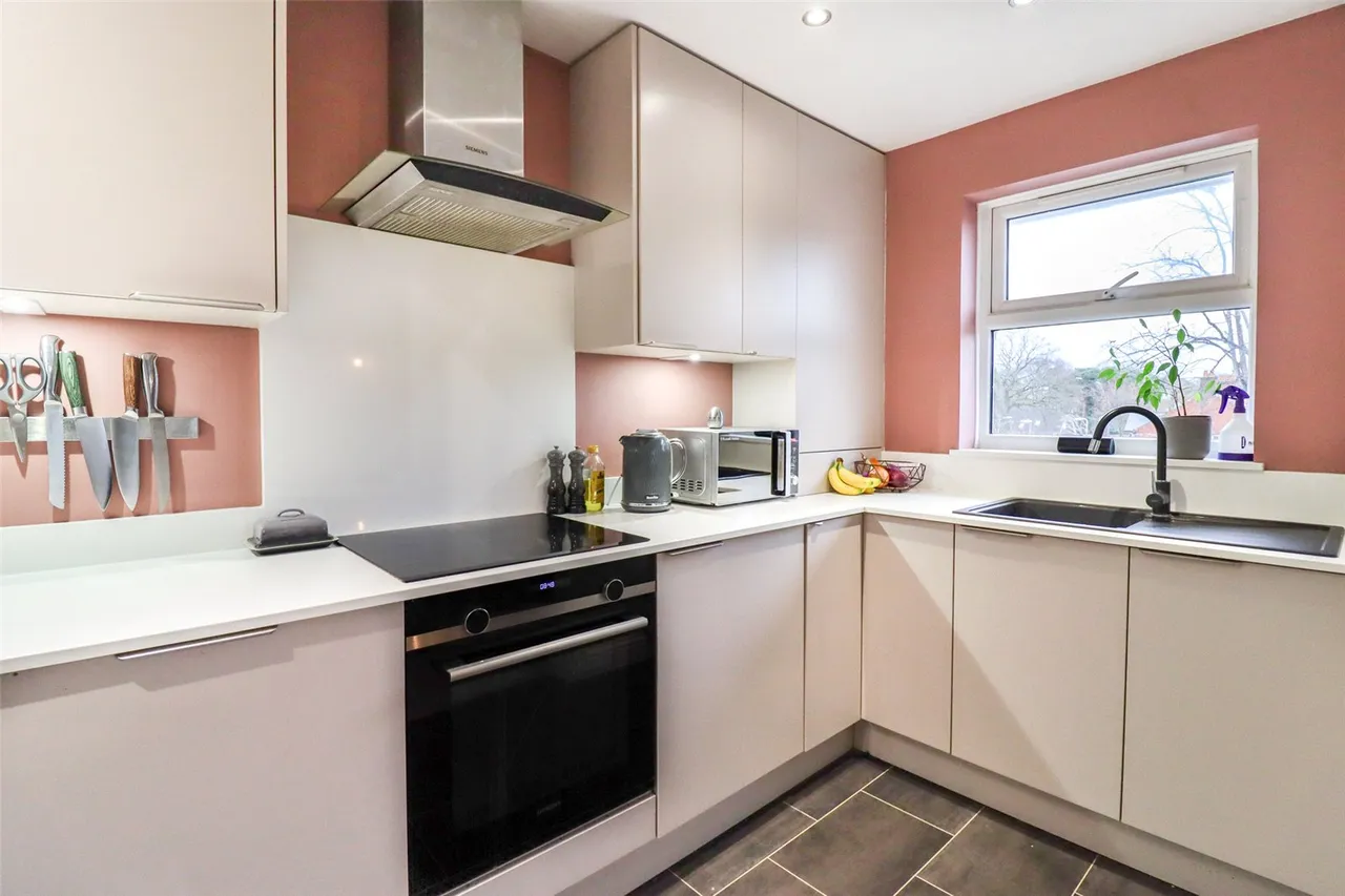Guildford Road East, Farnborough, Hampshire, GU14 6TU, photo 13