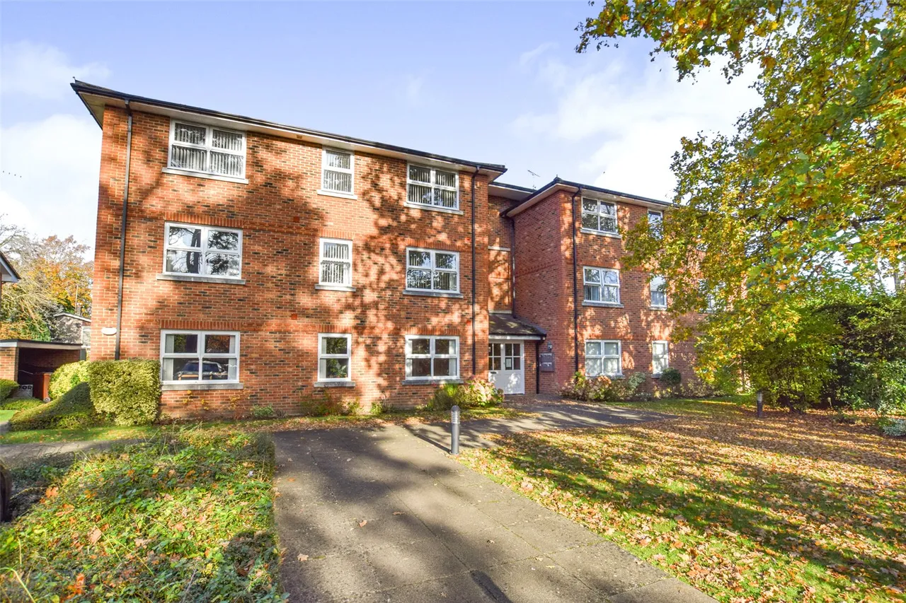 2 bed flat for sale — Guildford Road East, Farnborough, Hampshire, GU14 6TU