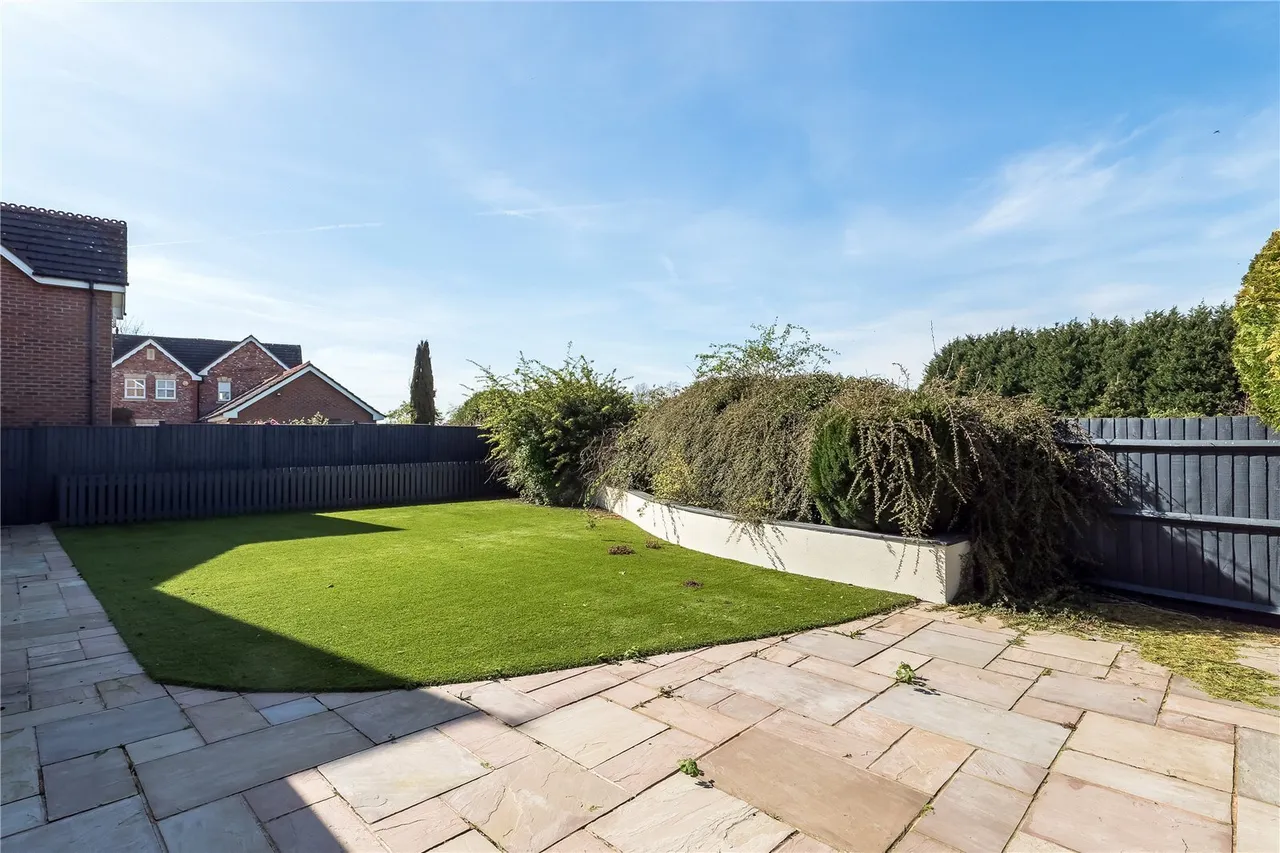 Ennerdale Close, Great Warford, SK9, photo 18