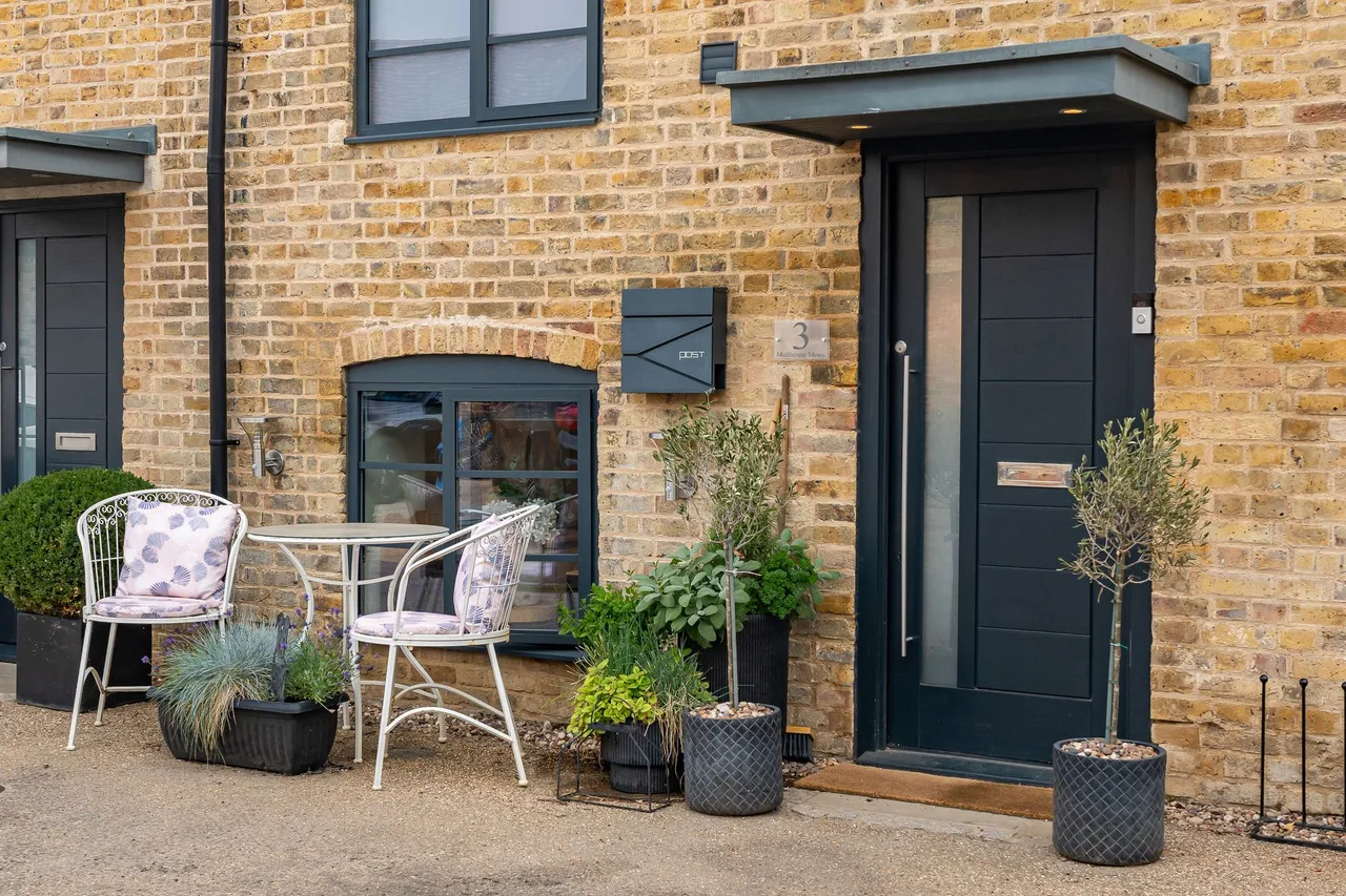 3 bed house for sale — Malthouse Mews, Ware, SG12 9FA
