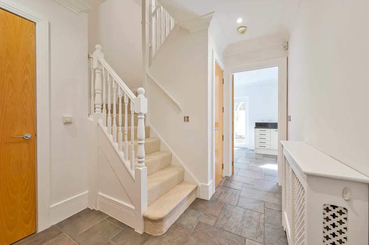 2 Alba Mews, Revelstoke Road, London, photo 8