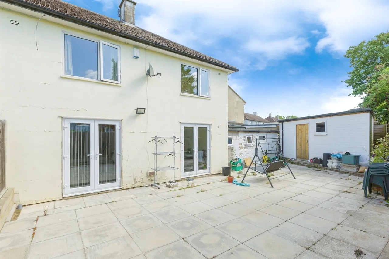 4 bed house for sale — Armadale Drive, Leicester