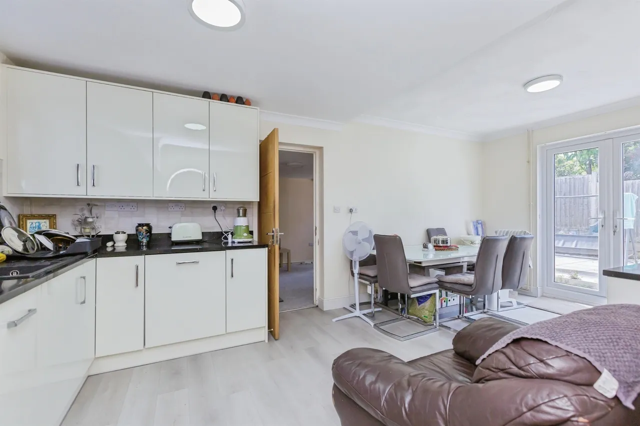 Armadale Drive, Leicester, photo 7