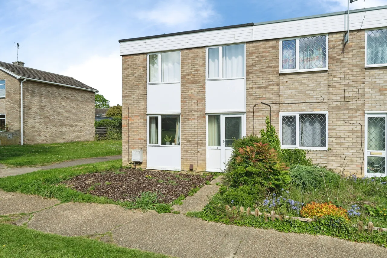 2 bed house for sale — Oberon Close, Huntingdon