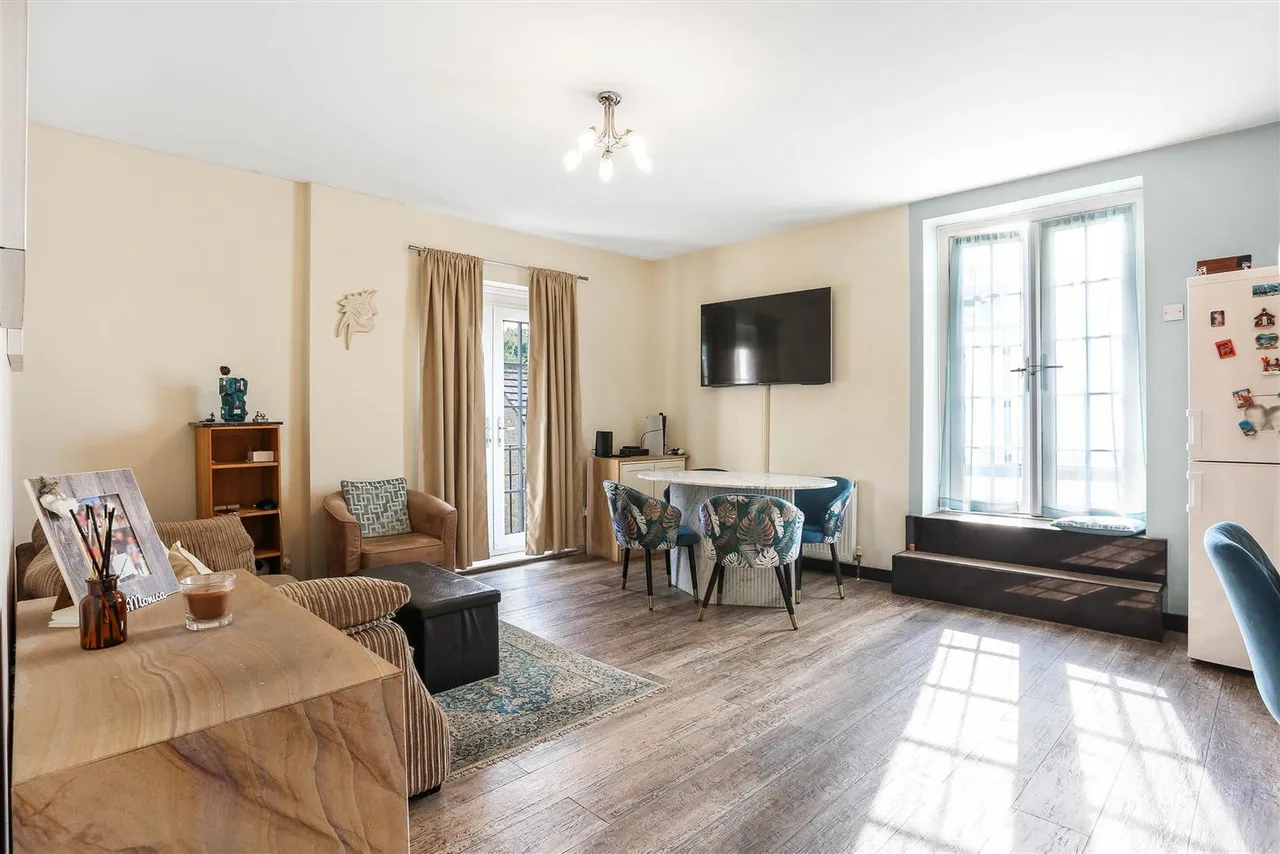 West Street, Carshalton, SM5 2PT, photo 2