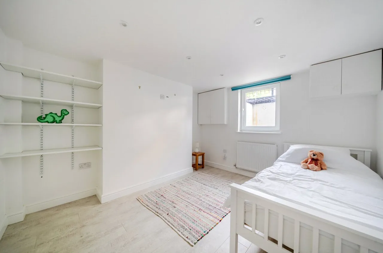 Drummond Road, Guildford, GU1, photo 12