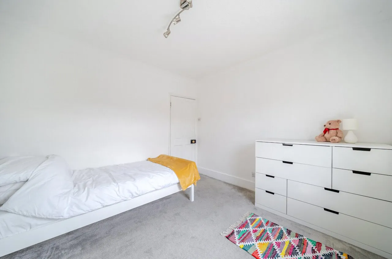 Drummond Road, Guildford, GU1, photo 11