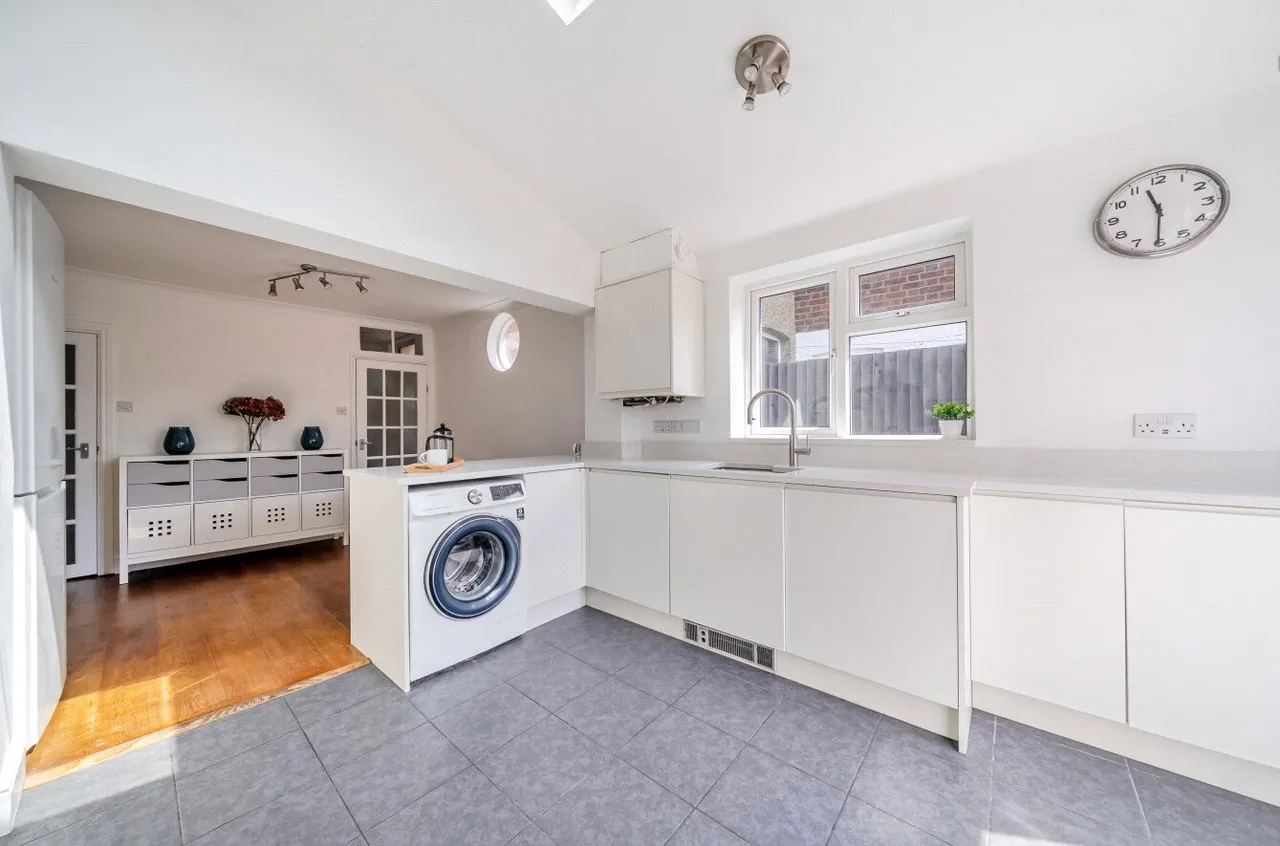 Drummond Road, Guildford, GU1, photo 8