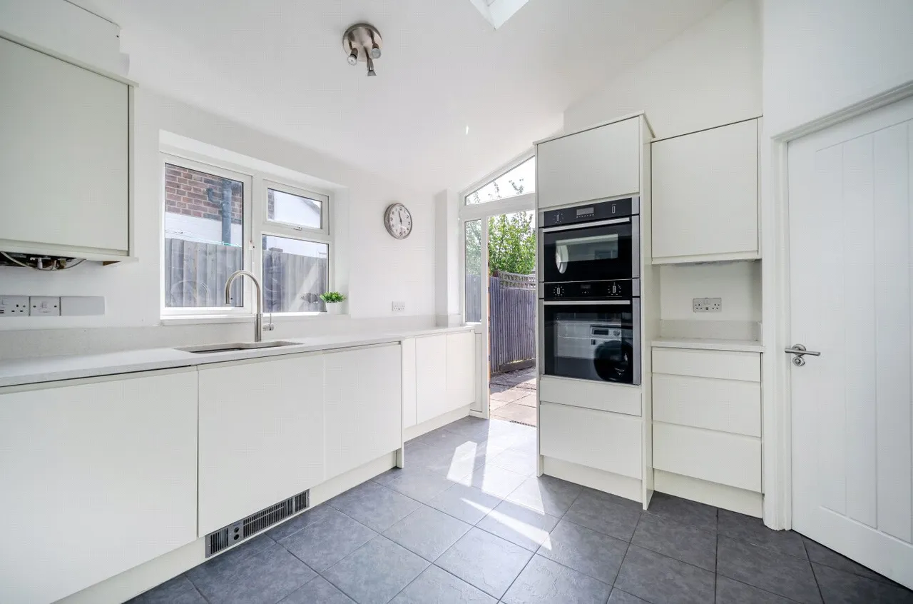 Drummond Road, Guildford, GU1, photo 18