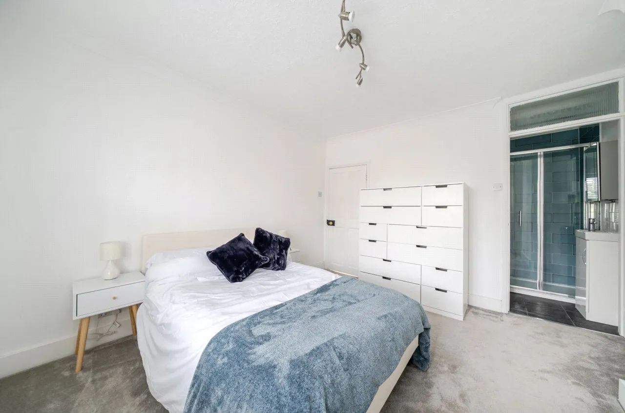 Drummond Road, Guildford, GU1, photo 9