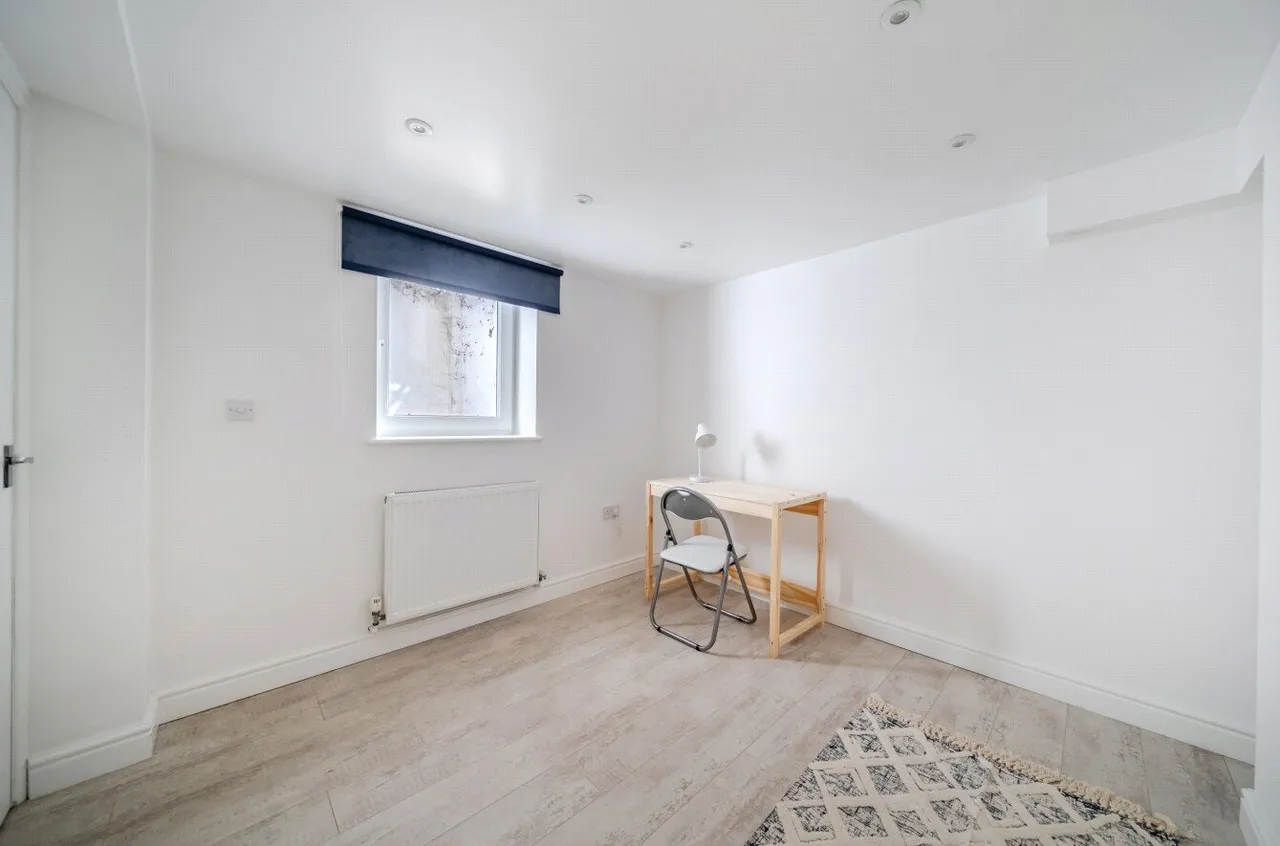 Drummond Road, Guildford, GU1, photo 14