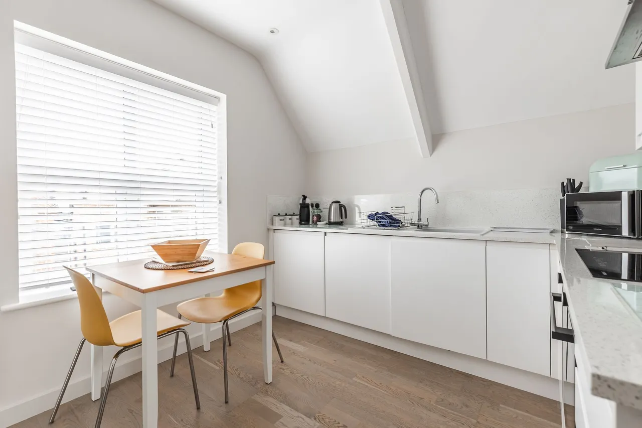 Smart One-Bedroom Apartment in Hunsta, photo 5