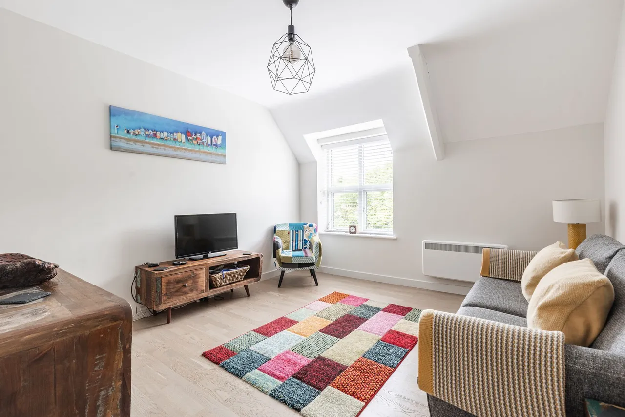 Smart One-Bedroom Apartment in Hunsta, photo 7