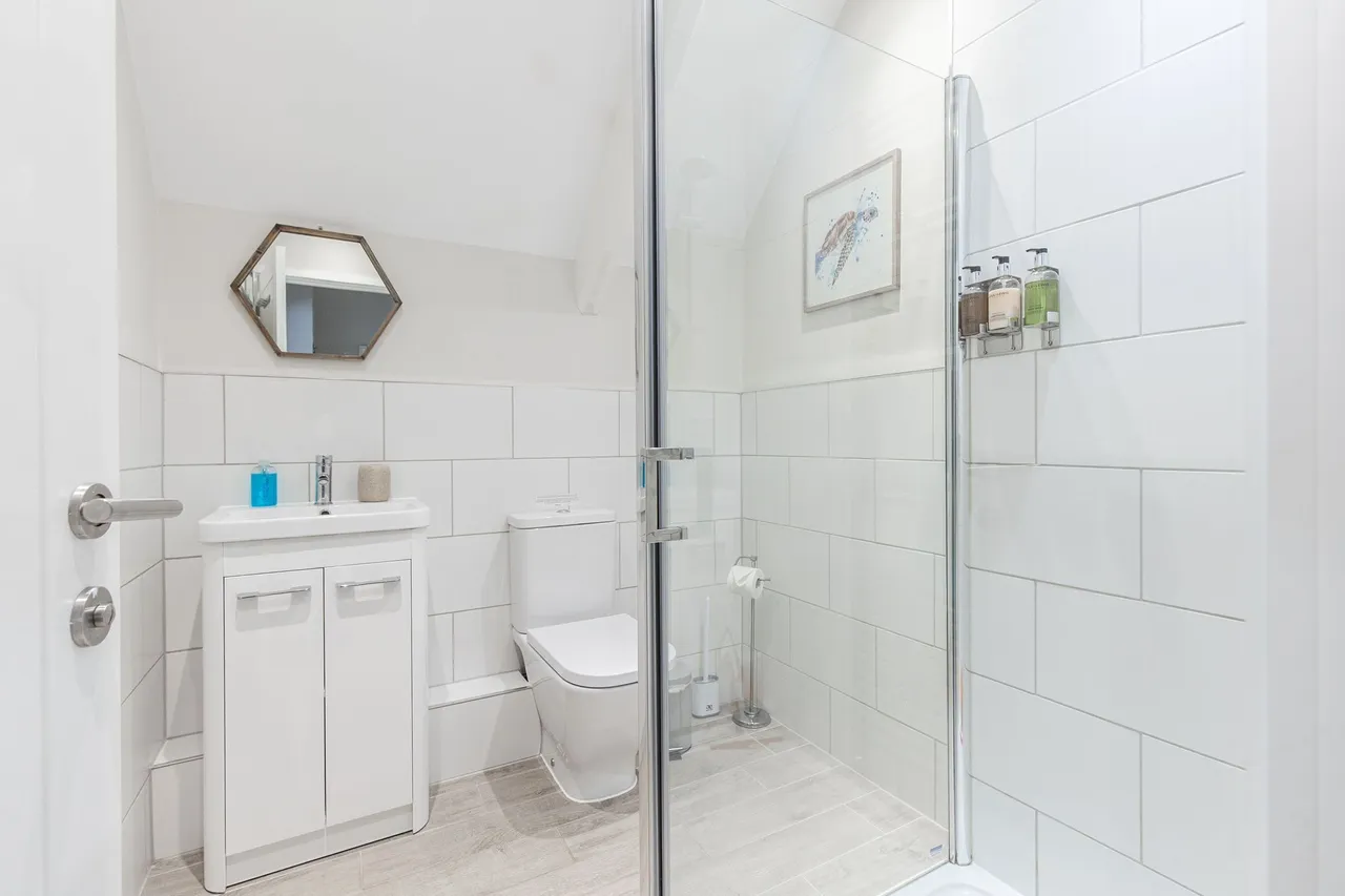 Smart One-Bedroom Apartment in Hunsta, photo 6