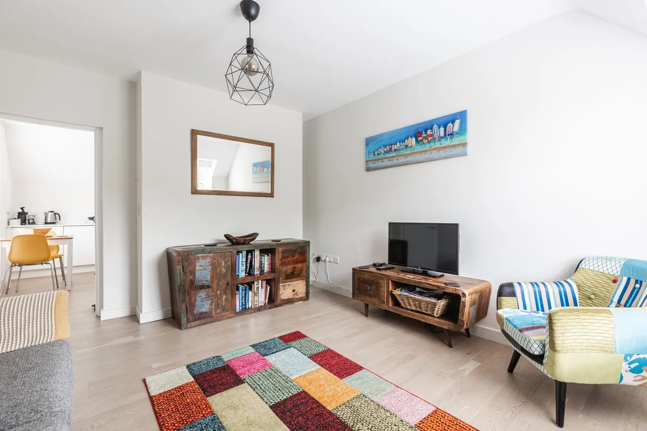 Smart One-Bedroom Apartment in Hunsta, photo 2