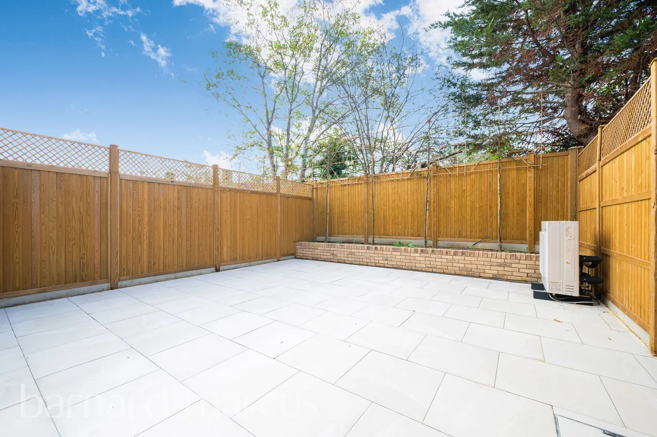 Winston Close, London, SW20, photo 2